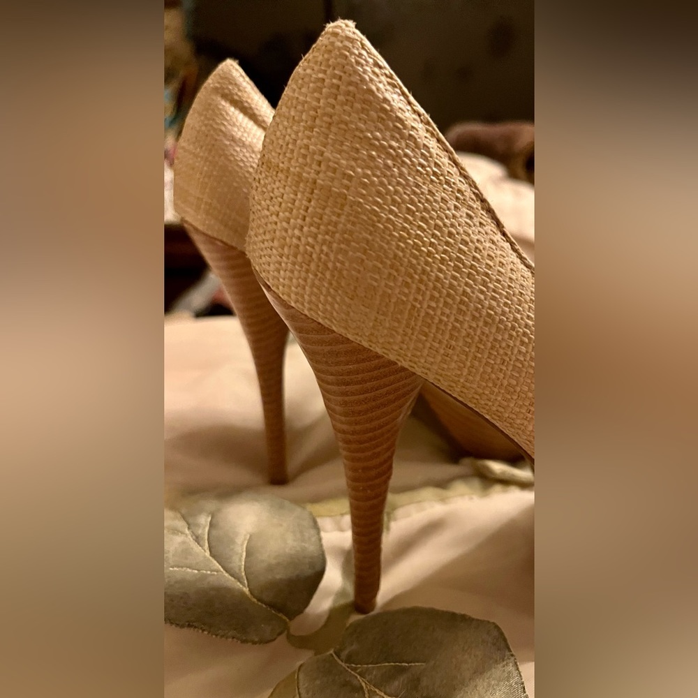 🎬🎬🎬SOLD! 🎋Bamboo🎋Beige Heels in Good Condition, Size 7.5 - Picture 5 of 6